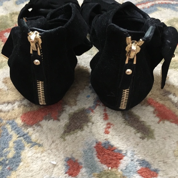 Authentic LOUIS VUITTON Black Suede Flat 'Cocktail' Sandals 37 - Picture 7 of 10